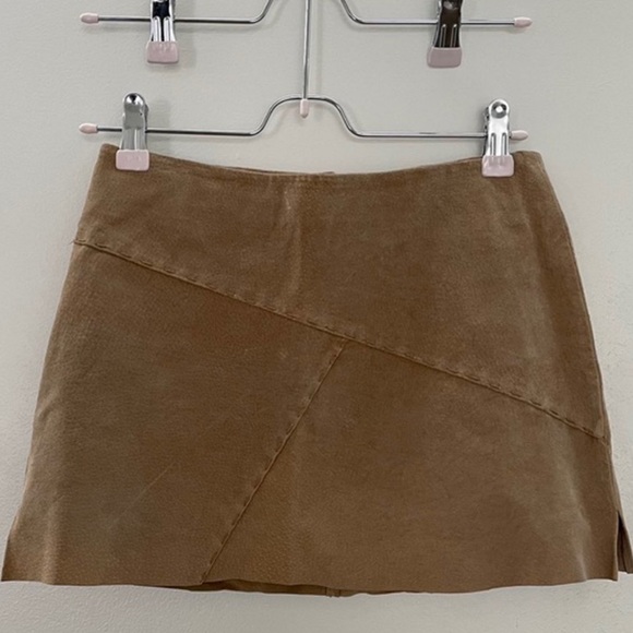 Vintage 100% Suede Mini Skirt XS accepting offers - Picture 2 of 3